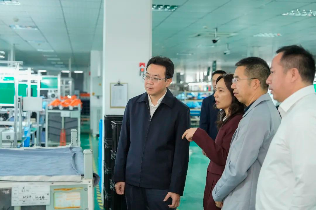 區(qū)領(lǐng)導(dǎo)走訪調(diào)研企業(yè)